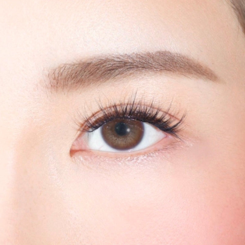 A close-up of a womans right eye with long lashes, well-groomed brow, and smooth skin—achieved effortlessly using Lashy Labs BARE PRE-GLUED LASHES SET for a flawless look.