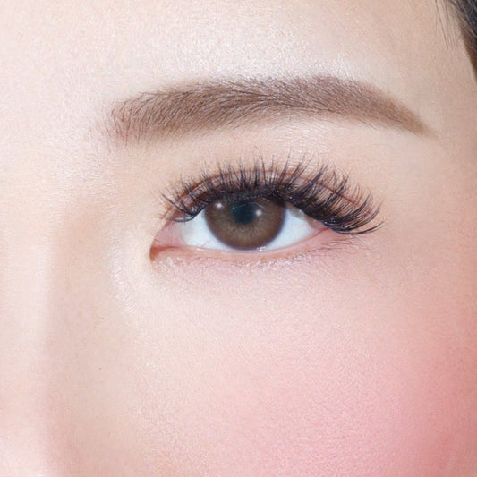A close-up of a womans right eye with long lashes, well-groomed brow, and smooth skin—achieved effortlessly using Lashy Labs SIREN PRE-GLUED LASHES SET for a flawless look.