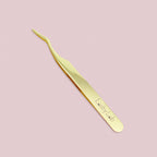 Lash tweezer by Lashy Lab against a soft pink background—ideal for easy lash application and better control.